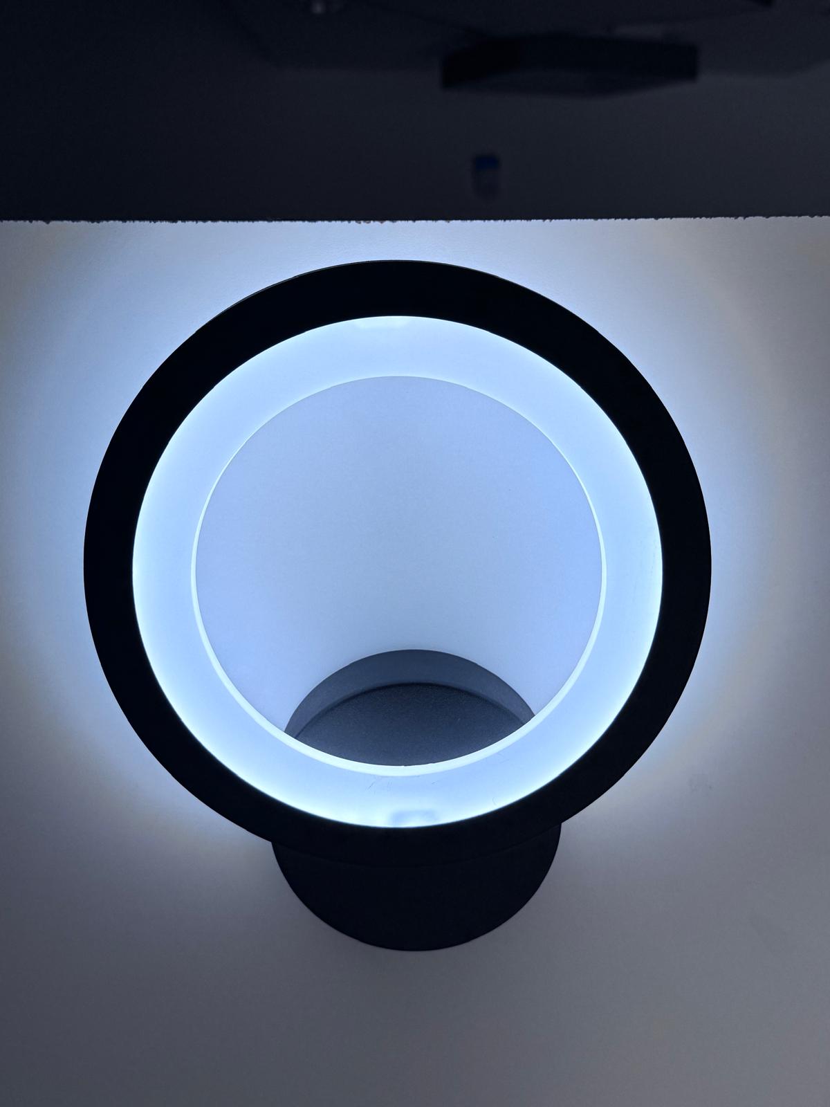Luminaria de pared en color negro