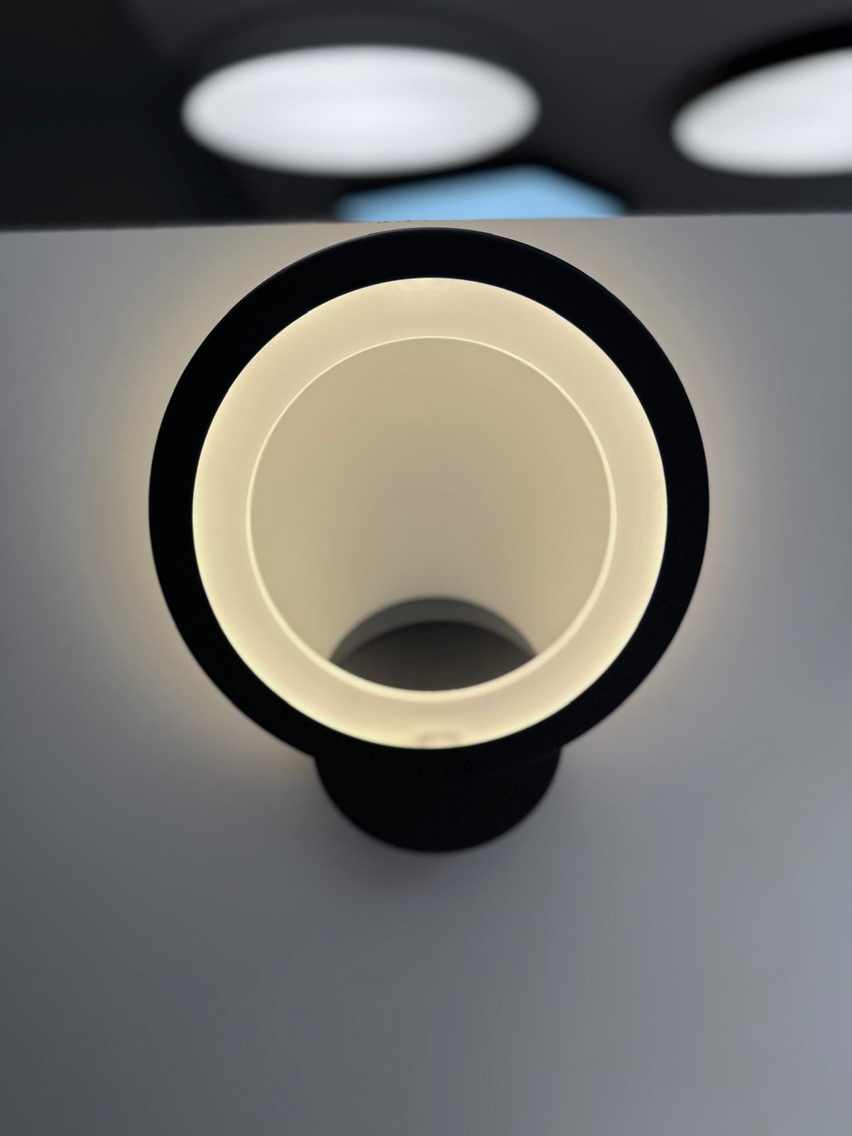 Luminaria de pared en color negro
